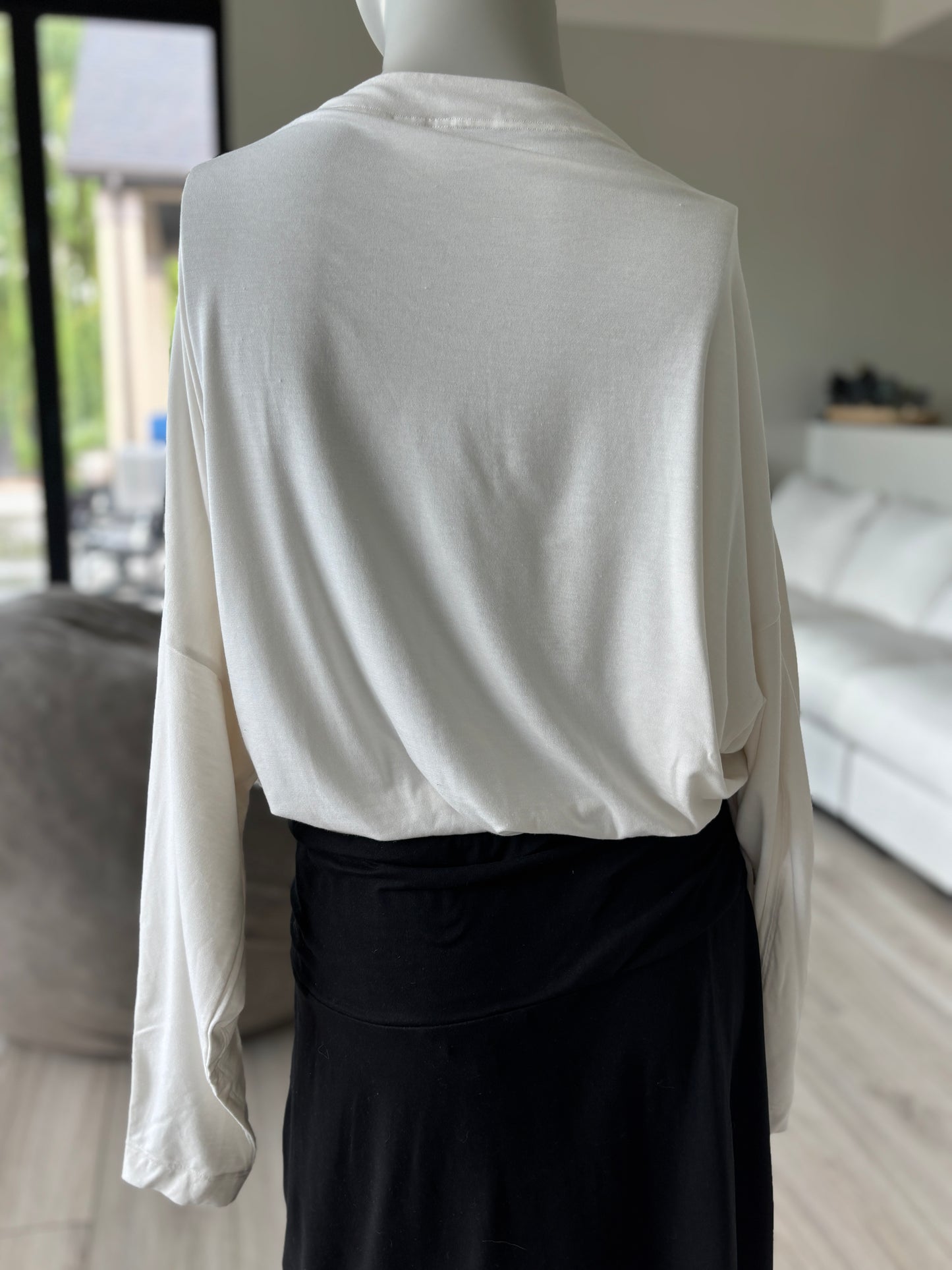 Women’s Athleta cinch top in size M crafted from a soft modal blend with batwing sleeves and a boat neckline.