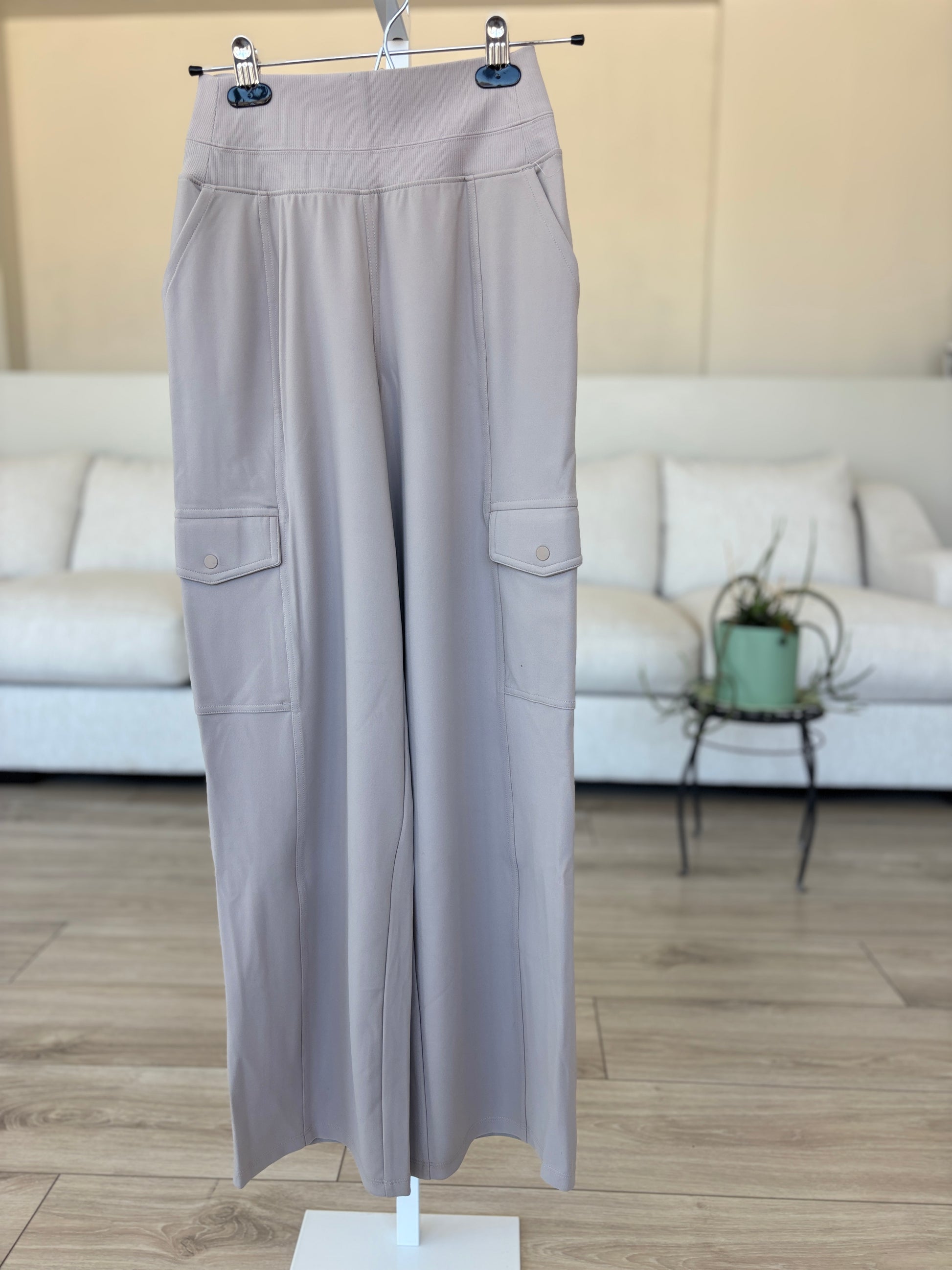 Athleta soft greige cargo wide leg pants size XXS Long styled for elevated athleisure wear