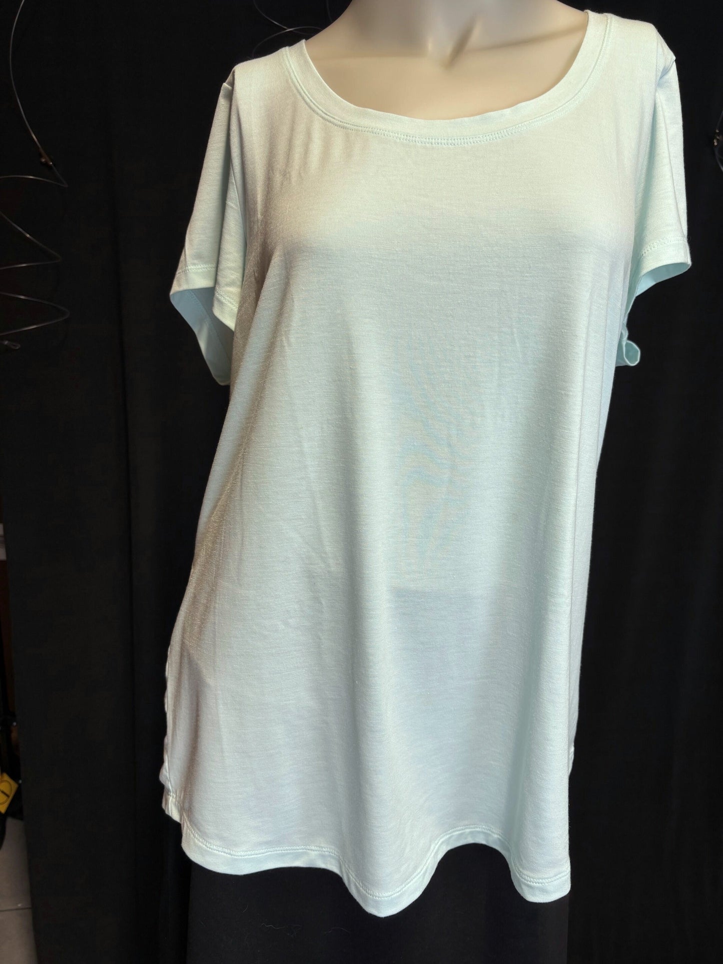 Detail view of Athleta Trailbliss t-shirt highlighting premium quality and color. Front View