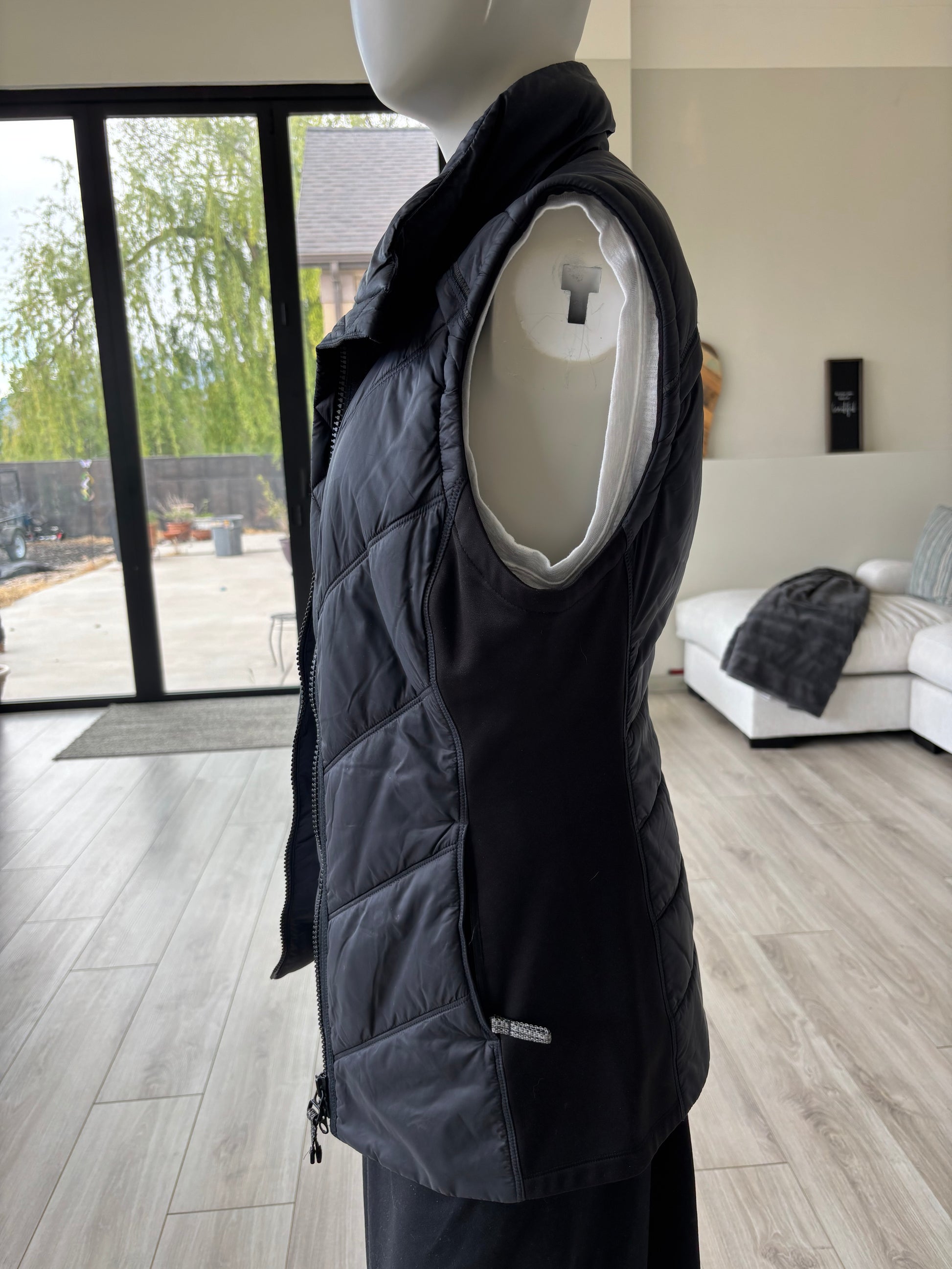 Athleta black vest chevron quilt detail, V-stitch pattern at zipper, waist-flattering Side panel Soft with Spanex
