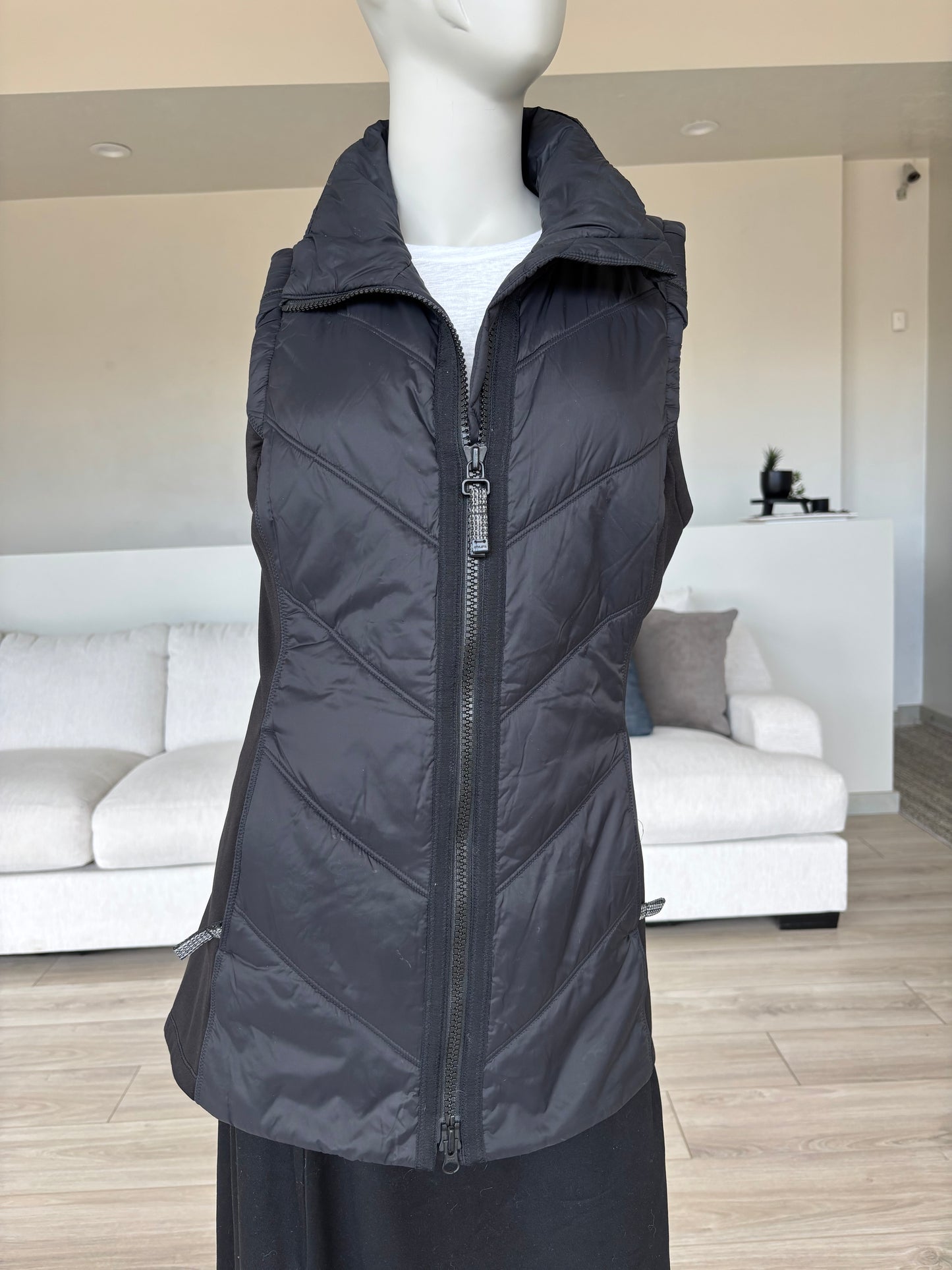 Athleta quilted vest zipper hardware detail, sturdy full-zip closure, black, medium tall. cute and durable
