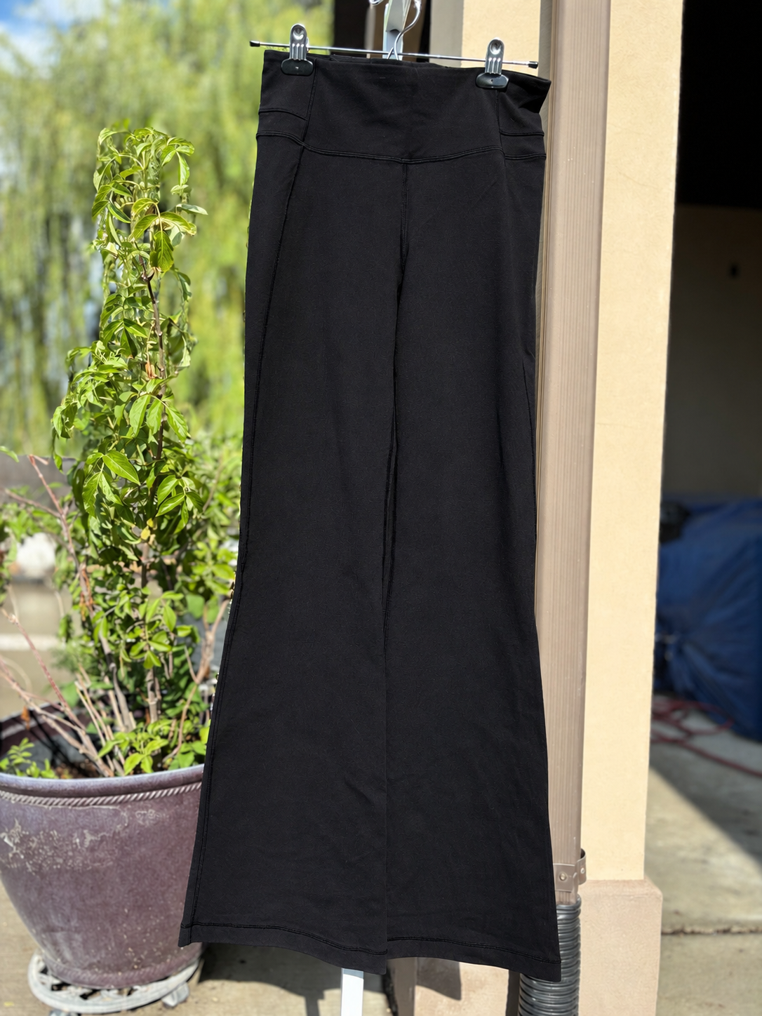 Alt Text: Vintage-era Lululemon black flare-leg yoga pants featuring thick stretch fabric and a smooth contoured waistband.