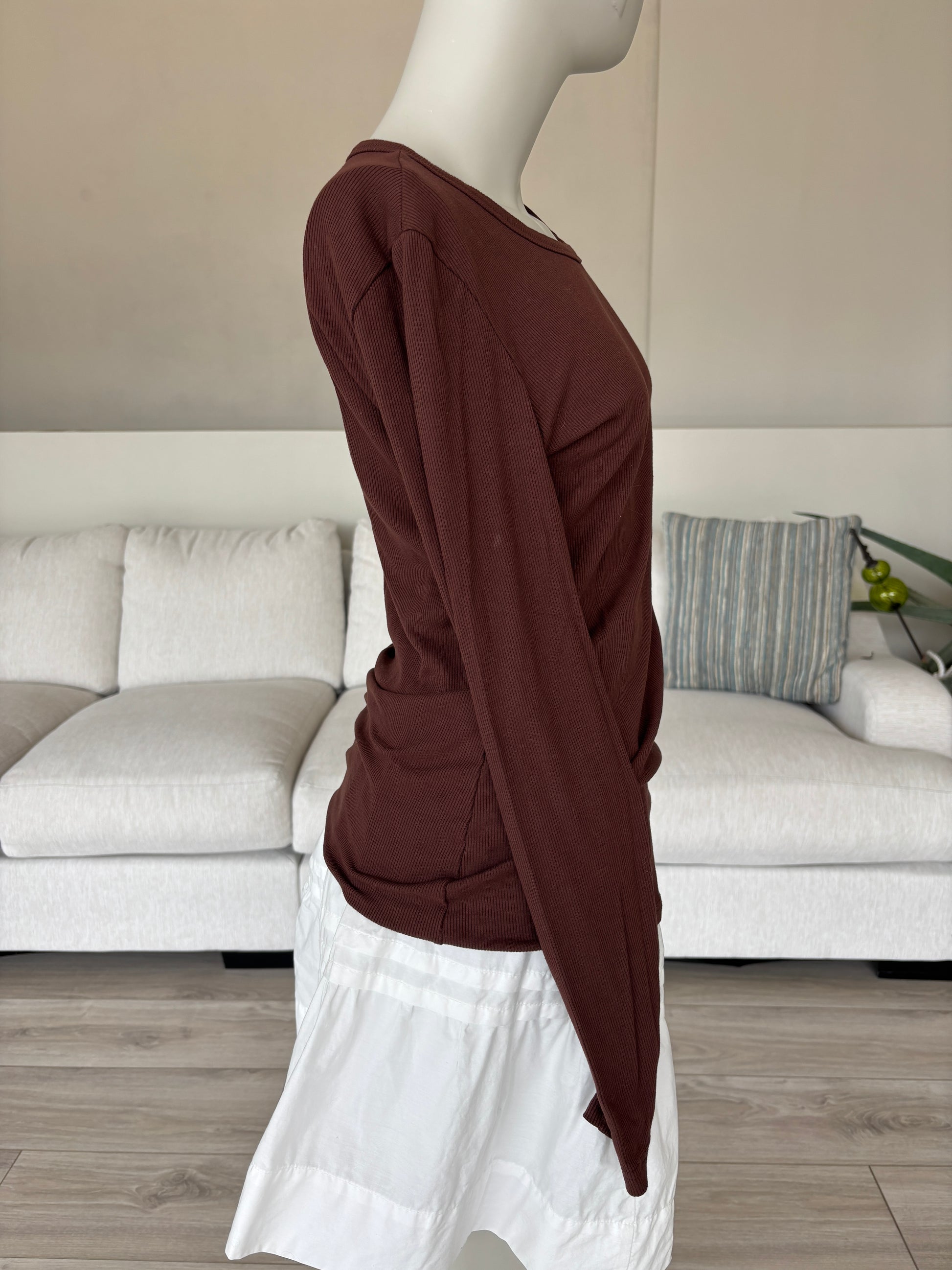 Unbranded chocolate brown long sleeve top size L with fine ribbed texture wide neckline and flattering side ruching