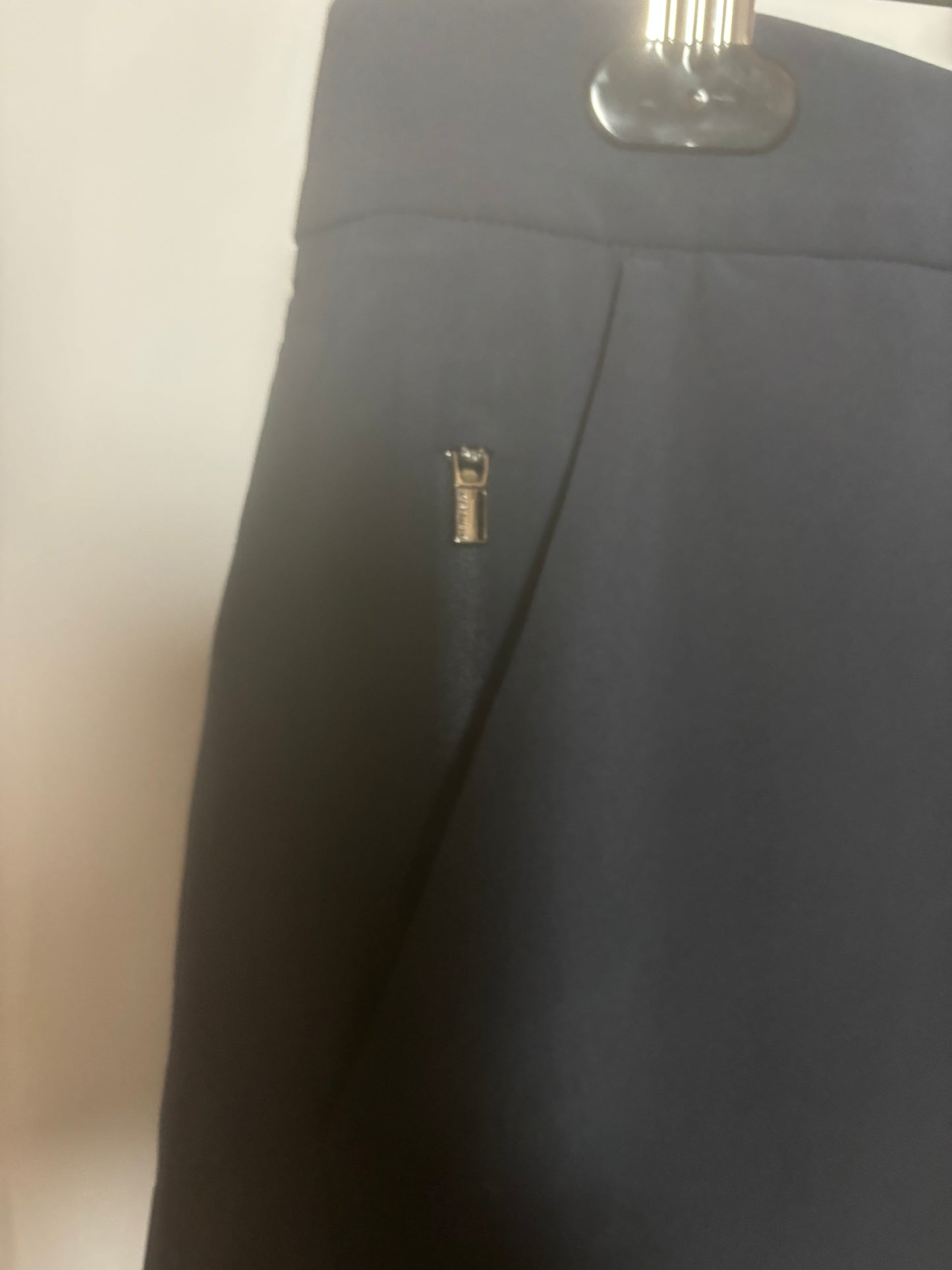 Athleta - Midnight Blue Bermuda Shorts - Size 8 - Zipper front pockets - security