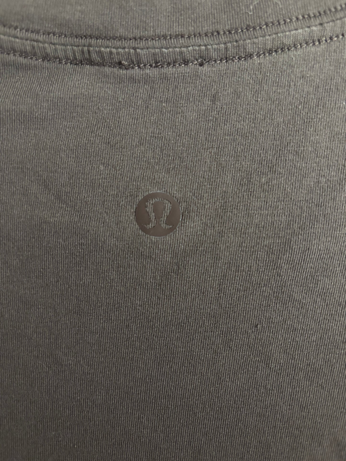 Lululemon - Round Neck, Short Sleeve - Brown - Size M - logo