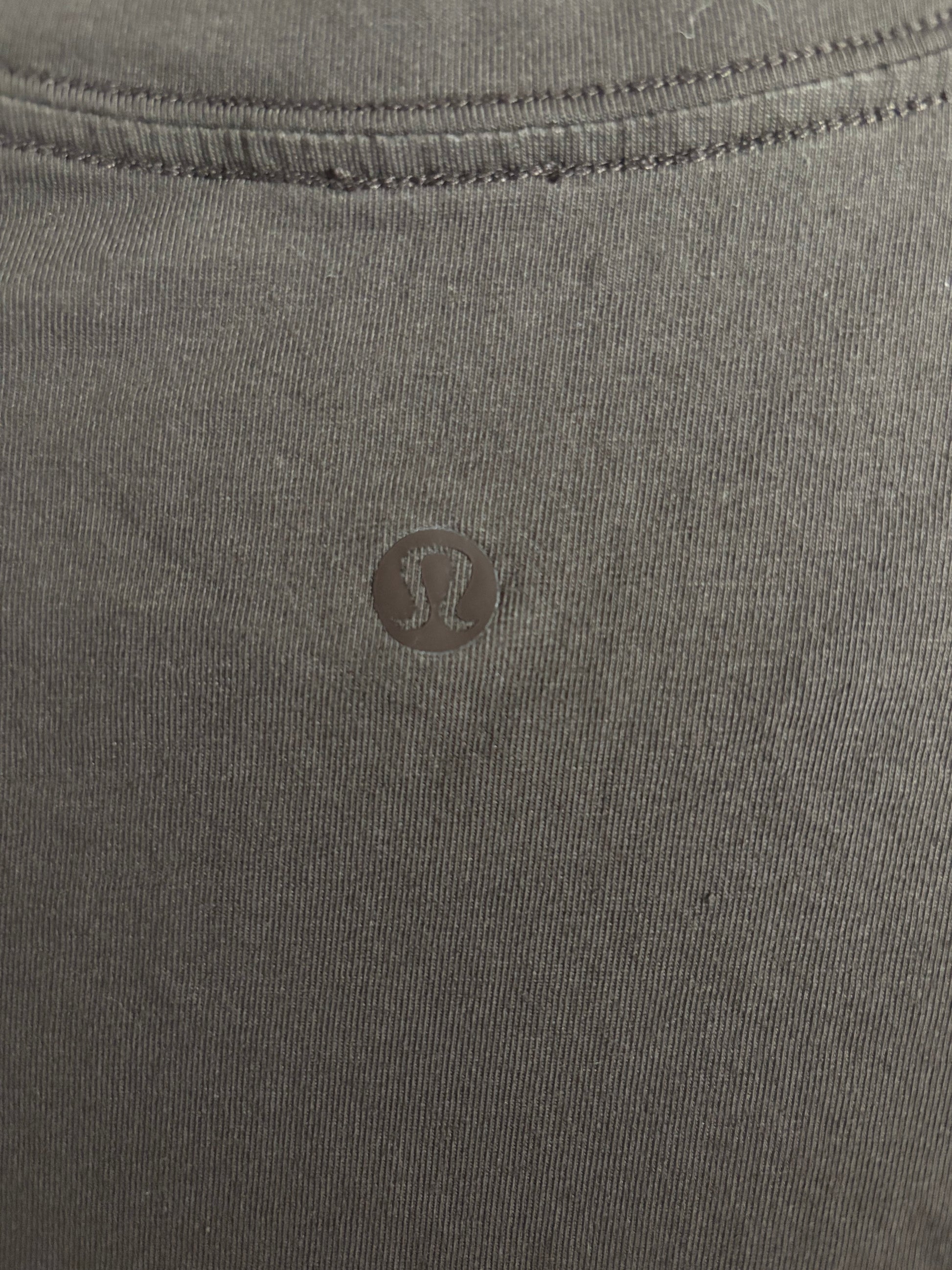Lululemon - Round Neck, Short Sleeve - Brown - Size M - logo