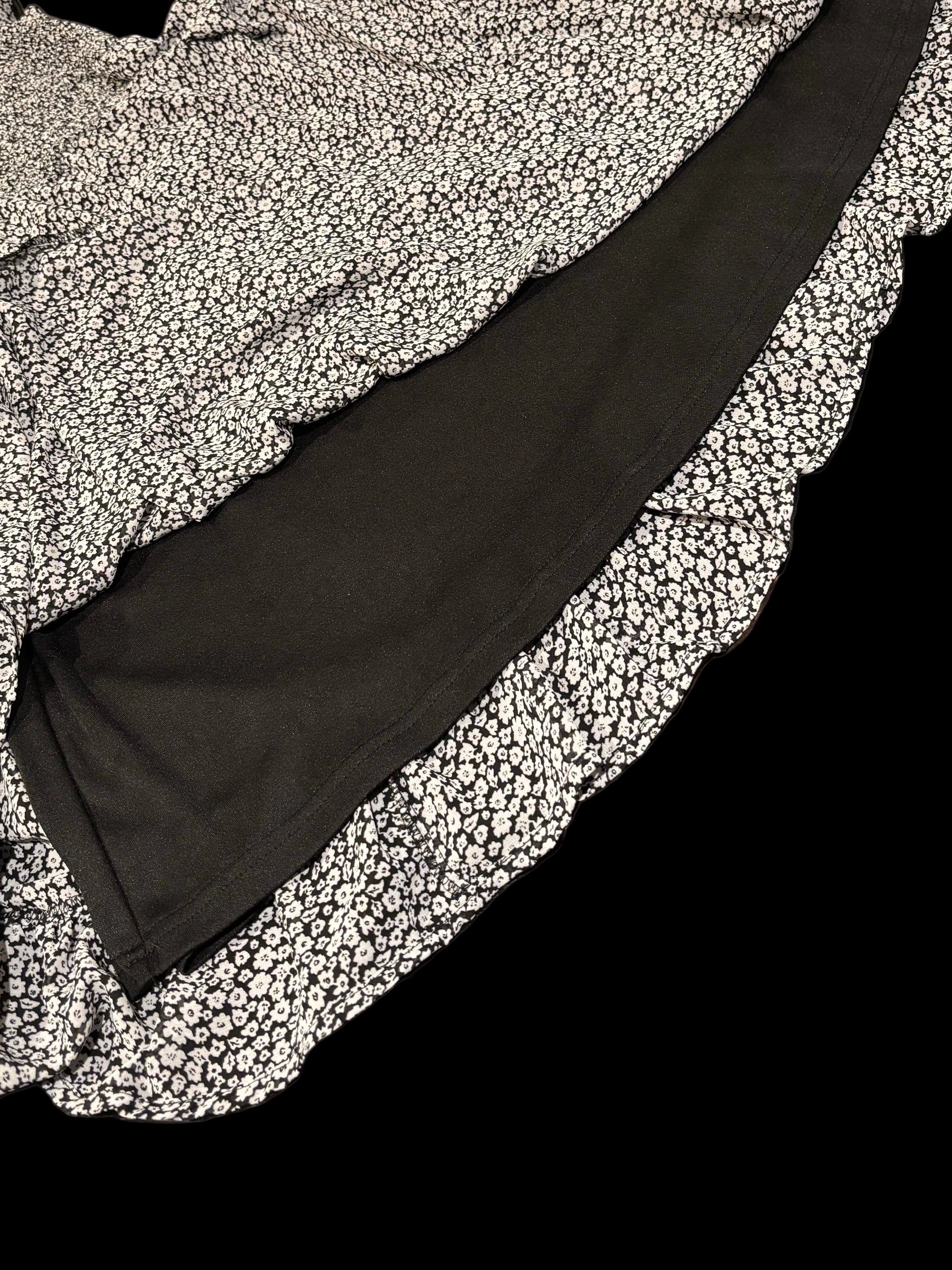 Orange Creek L.A. - Black & Light Blue Floral Midi Dress - Size L - Lining in the dress, silky feeling.