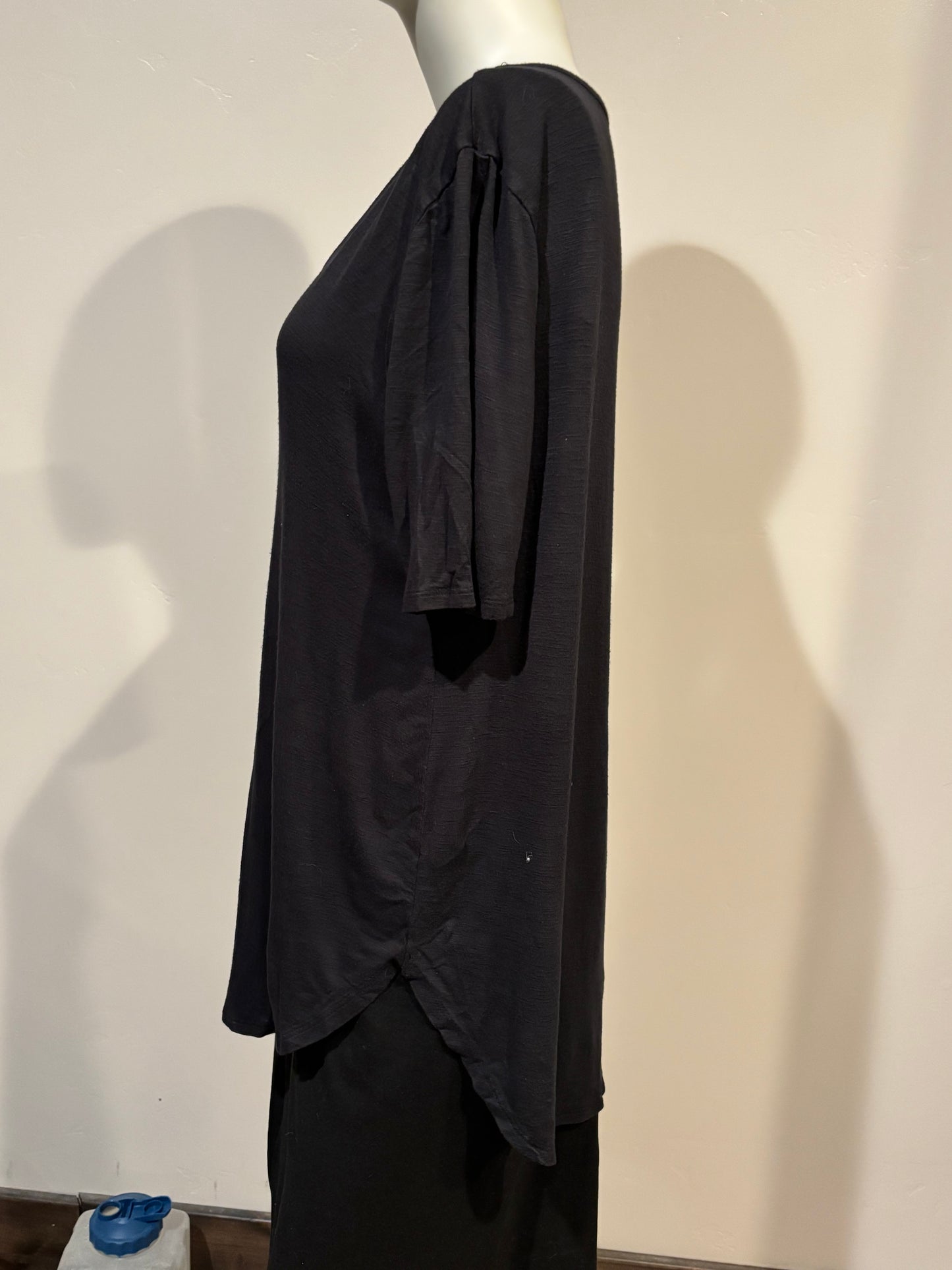 24/7 Maurices - Black Short Sleeve T-Shirt - Size L - Side view deep black