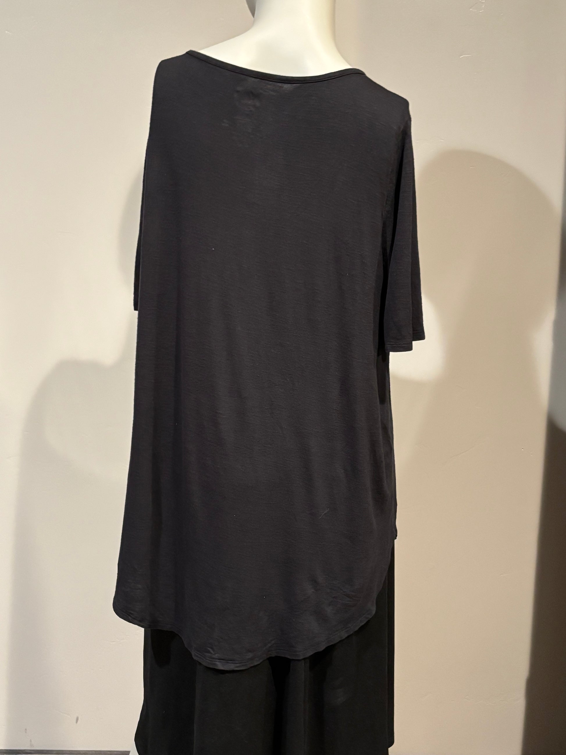 24/7 Maurices - Black Short Sleeve T-Shirt - Size L - Back view