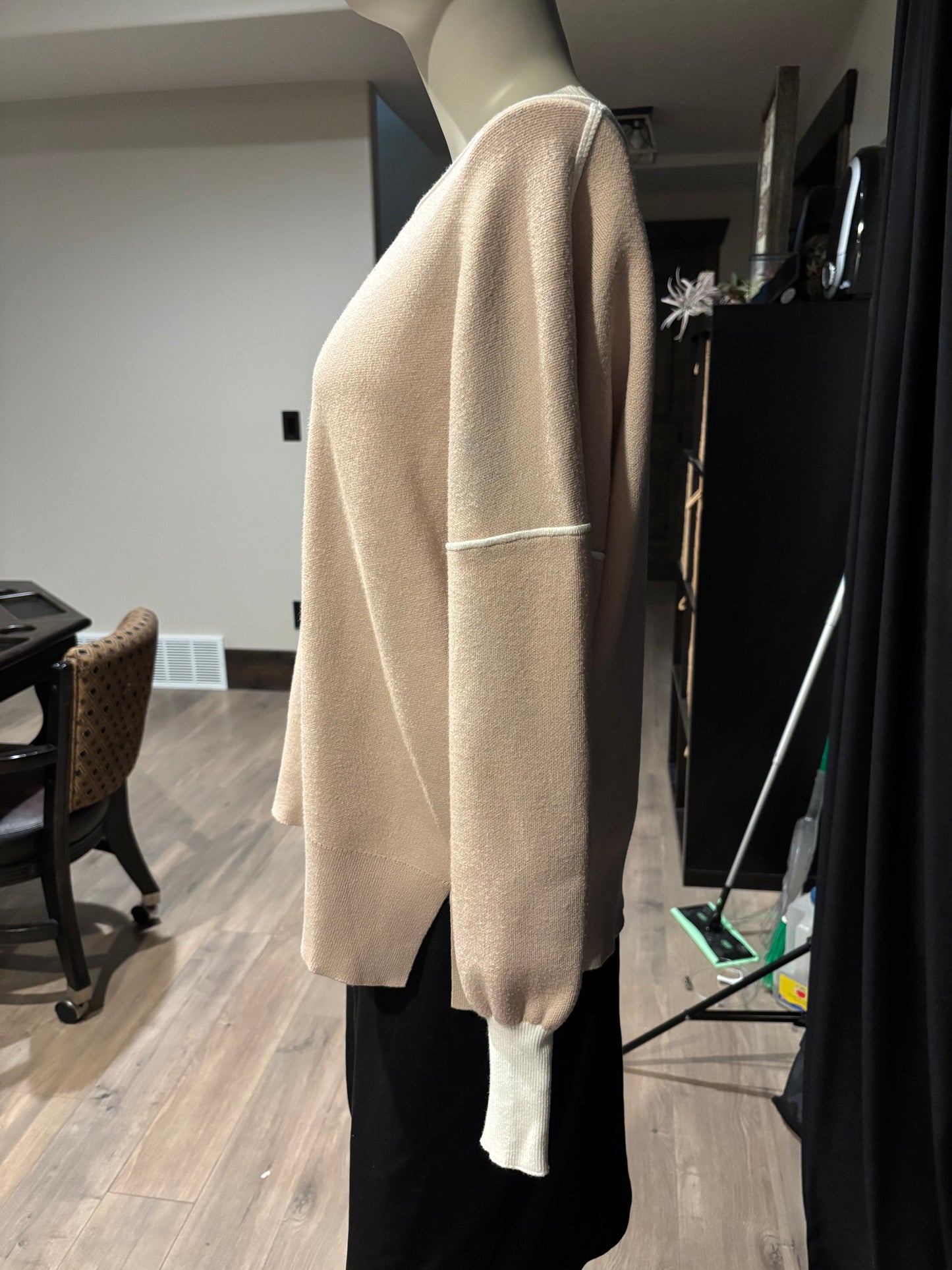 Tan & White Colorblock Sweate Size L