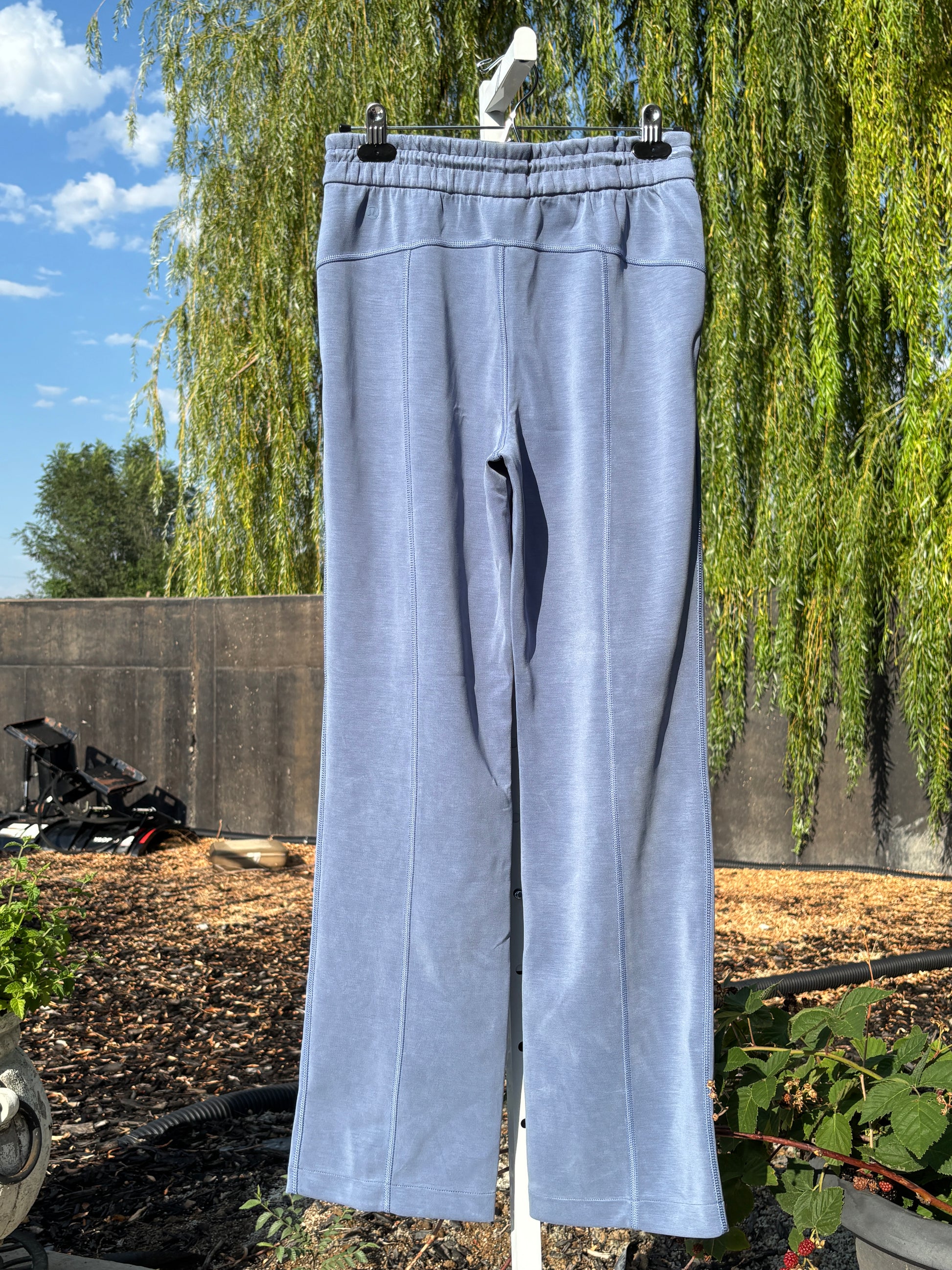 Lululemon Softstreme full-length pants with pintuck front detailing size 6