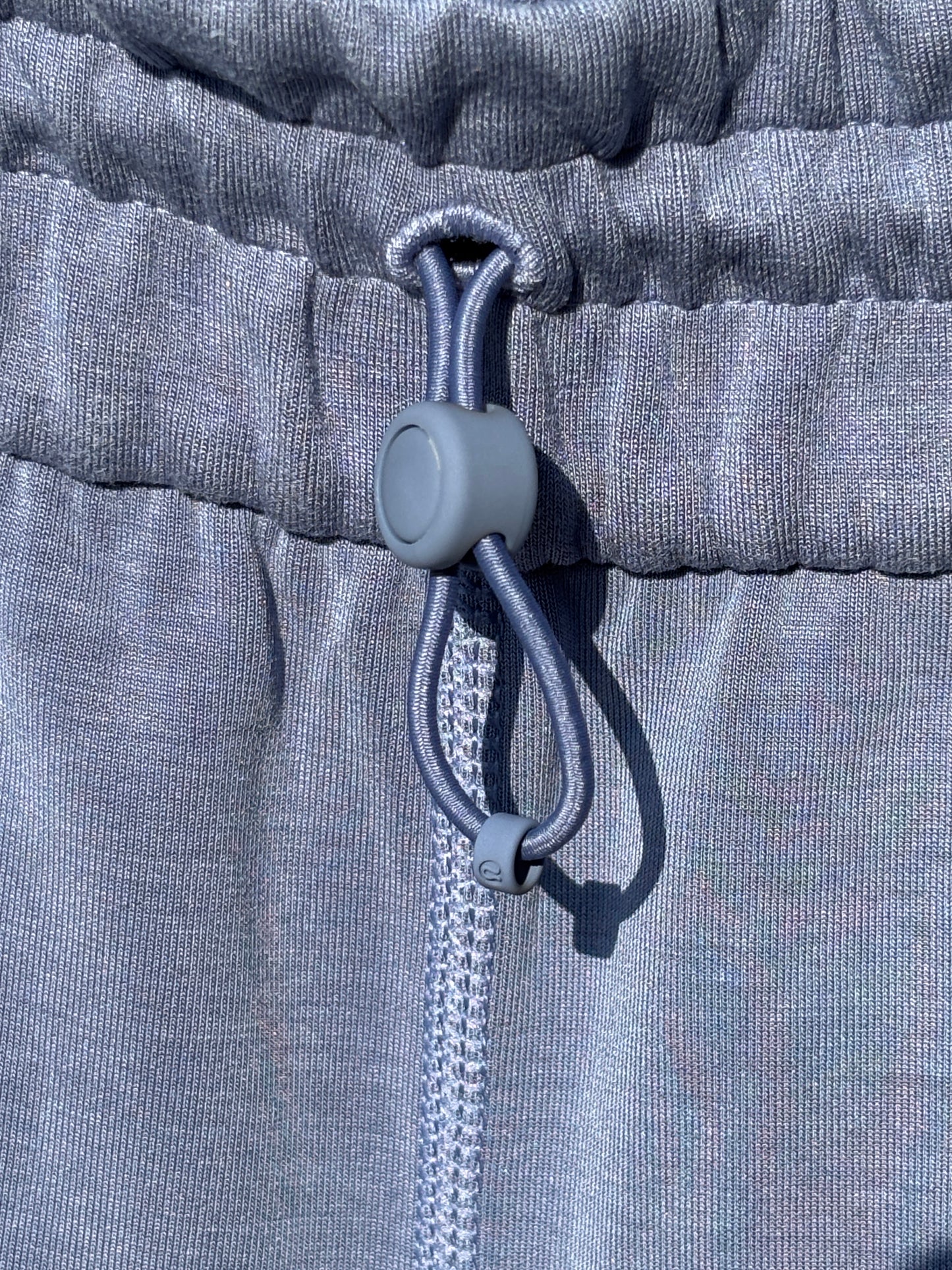 Excellent-condition Lululemon Softstreme mid-rise pants in periwinkle blue size 6