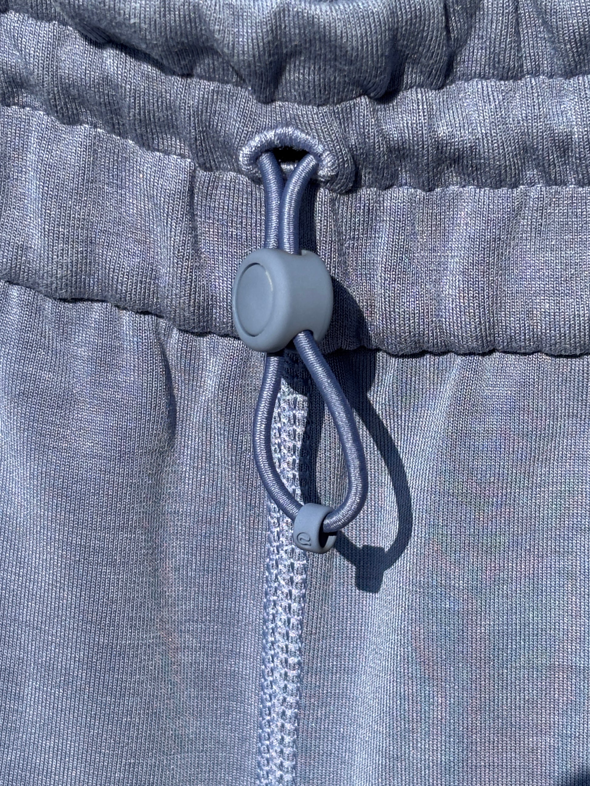 Excellent-condition Lululemon Softstreme mid-rise pants in periwinkle blue size 6