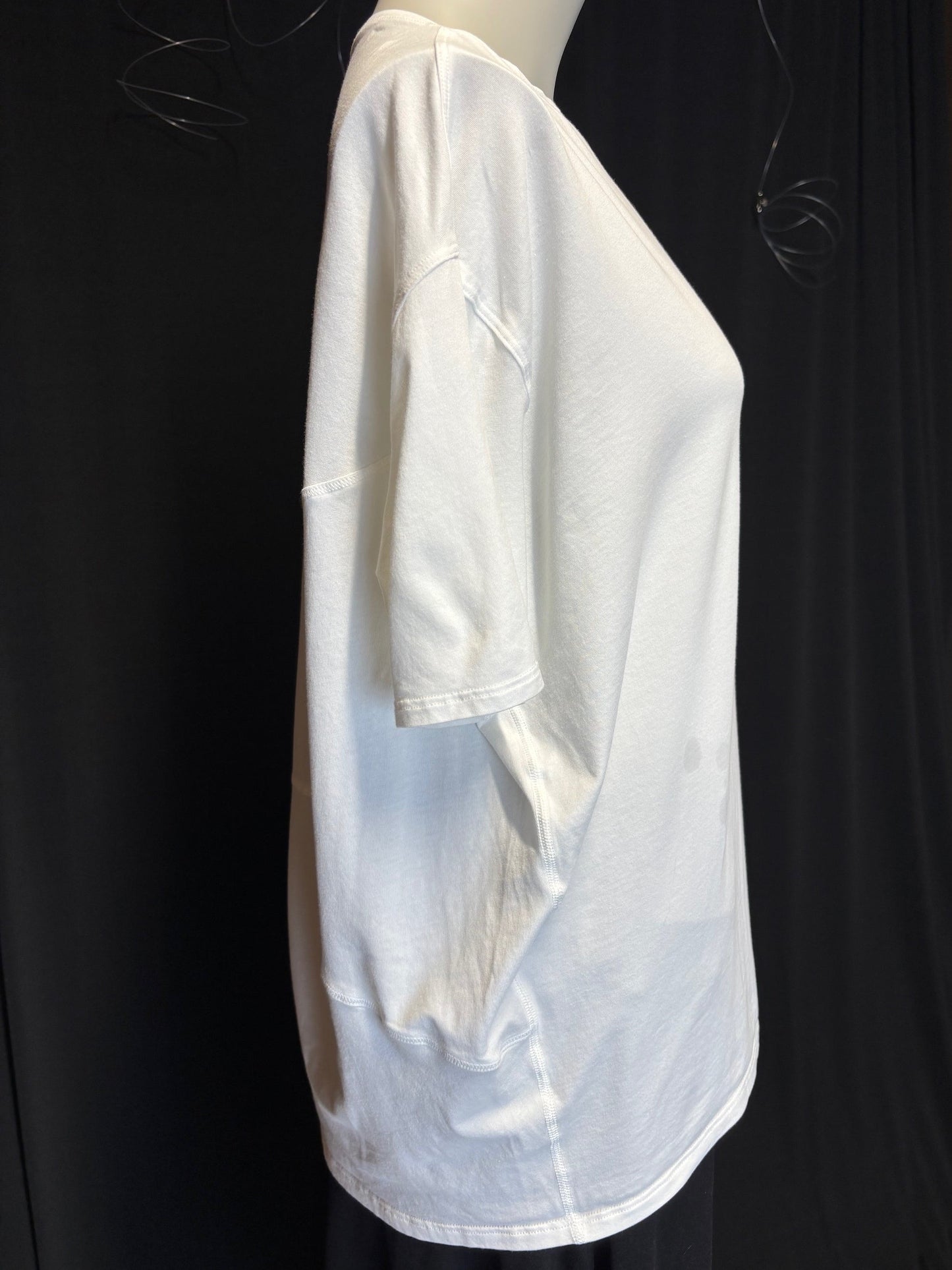 white lululemon Wildflower Flow t-shirt Short sleeve. Side View. short sleeve.