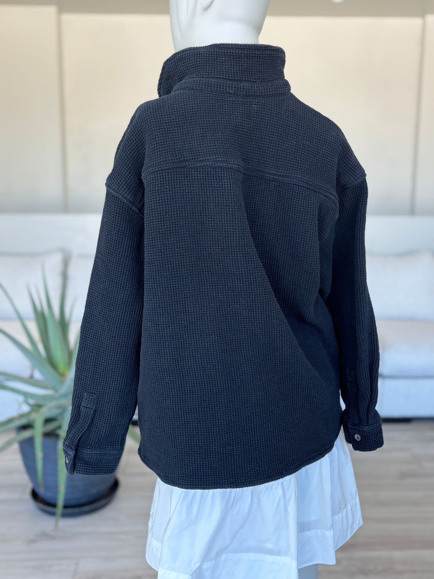 ModRef black long sleeve waffle knit jacket with relaxed boutique style