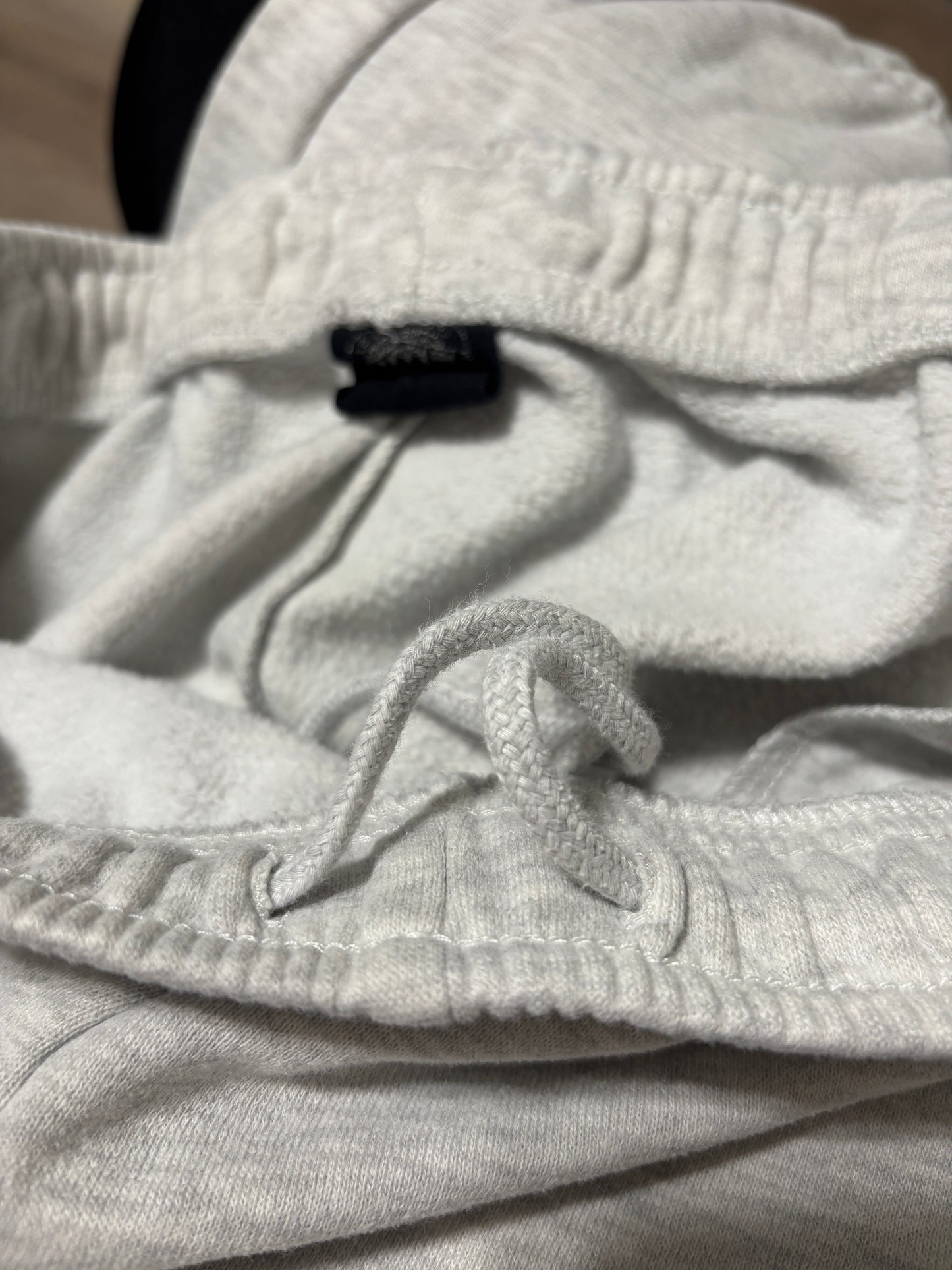 PacSun Pacific Sunwear gray sweats size large with elastic cuffs and relaxed jogger fit