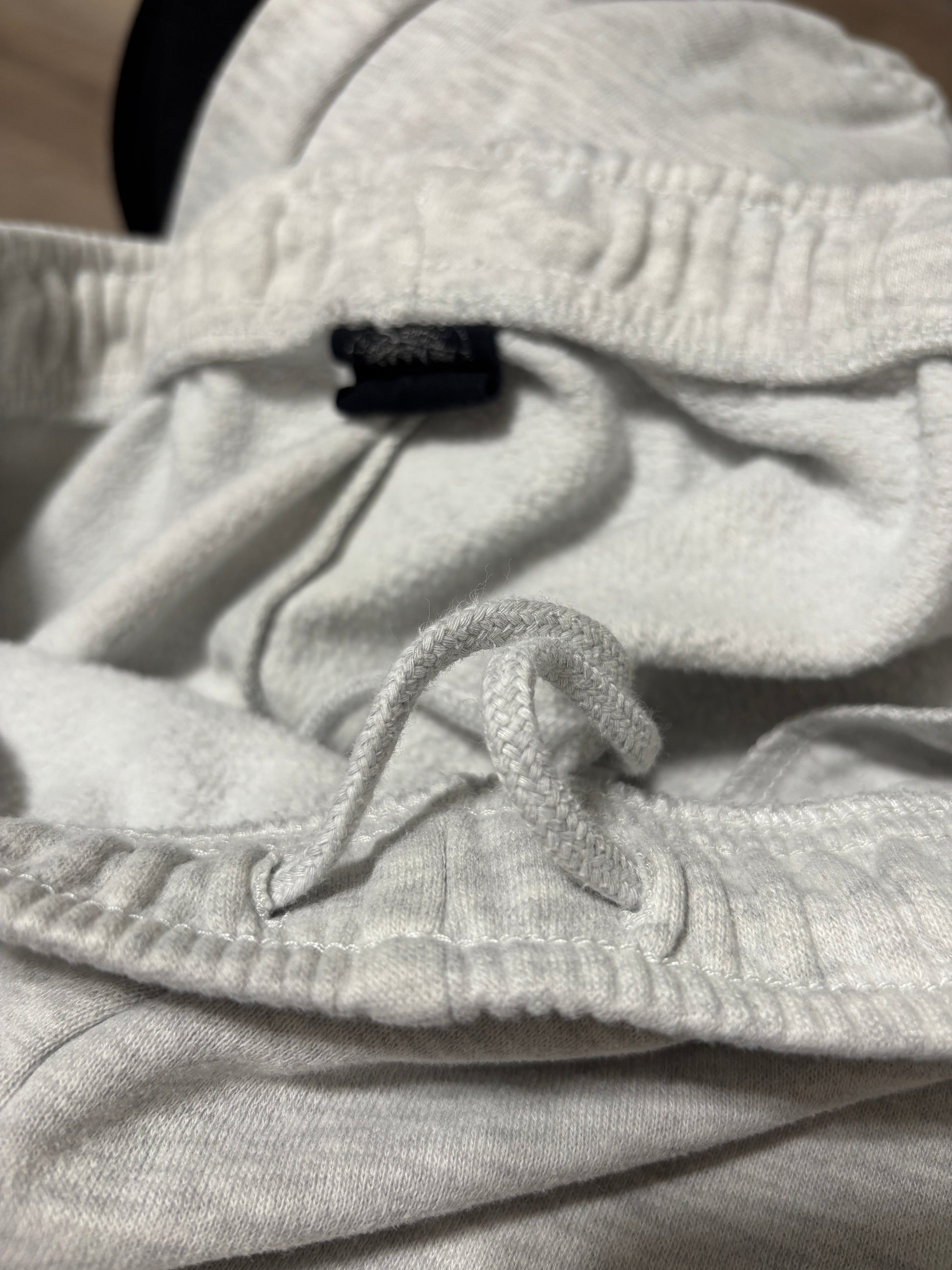 PacSun Pacific Sunwear gray sweats size large with elastic cuffs and relaxed jogger fit