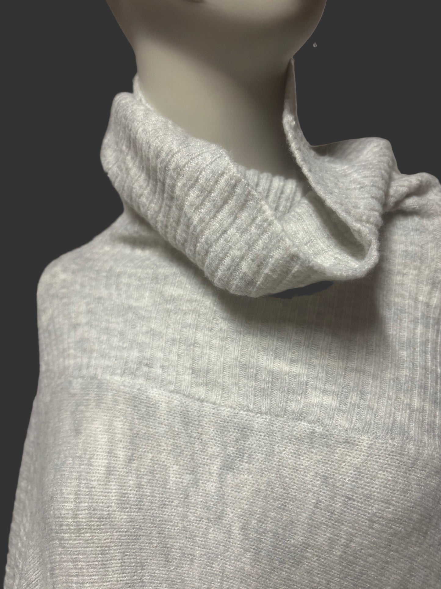 Vera Wang- Light Gray Knit Wrap Shawl - S/M-textured turtleneck shoulders and chest curated