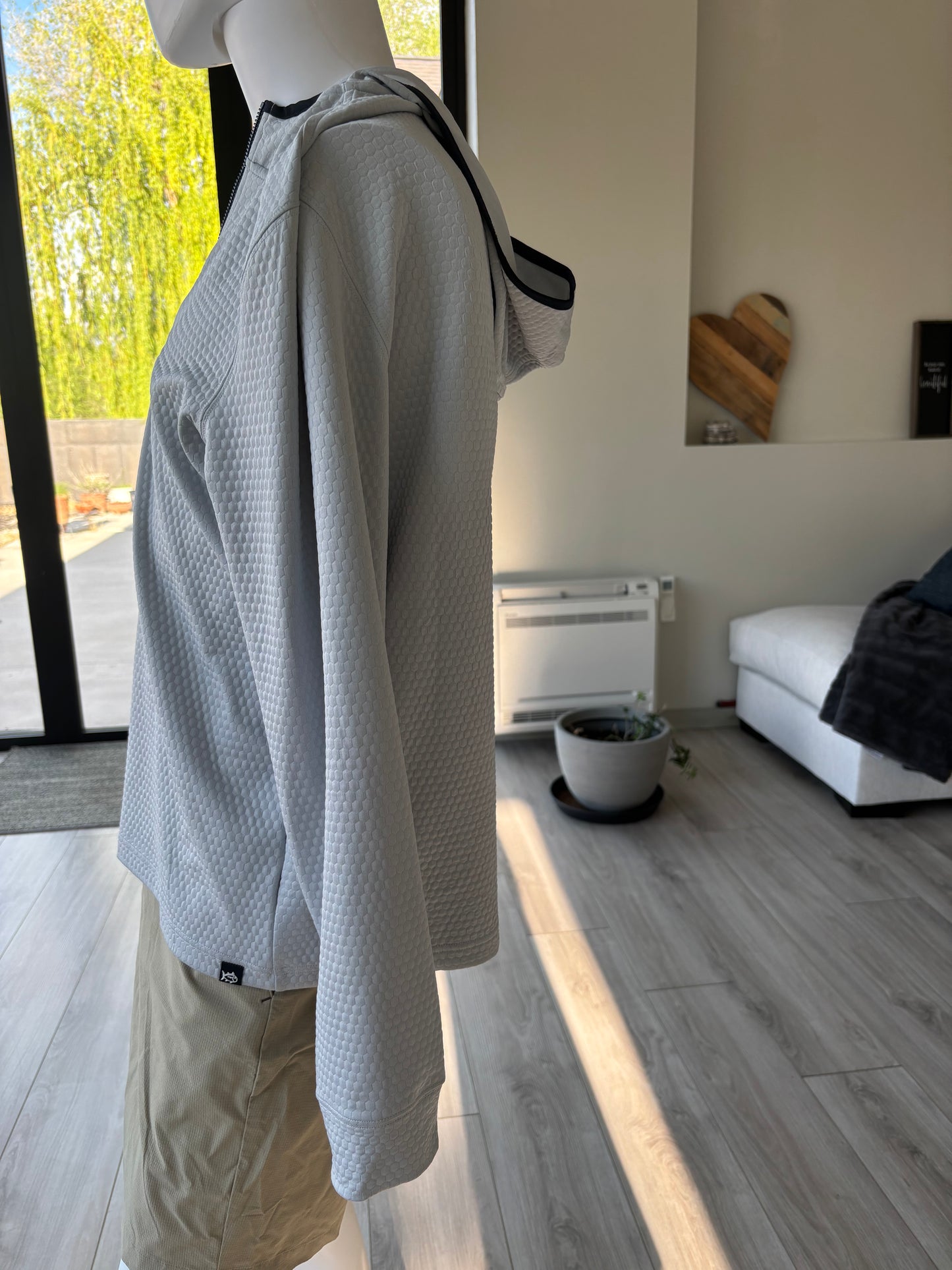 southern tide - waffle knit, soft feel, luxury feel. long sleeve hoodie, black trim for contrast