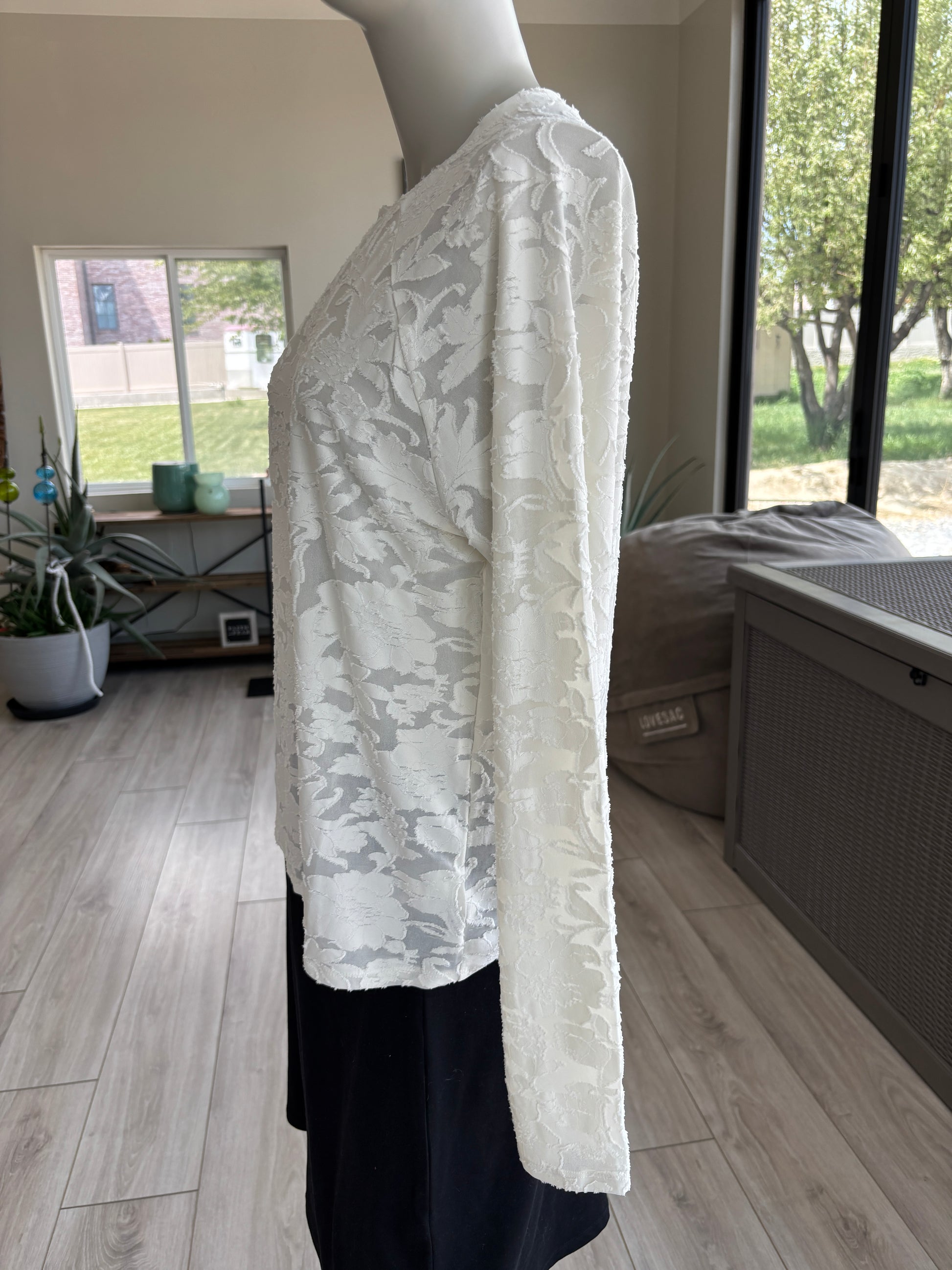 Splendid women’s floral burnout shirt in ivory with sheer and opaque detail size XL