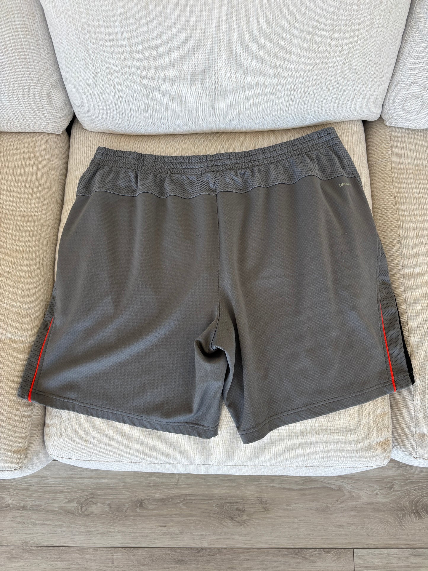 Men’s gray Starter sport shorts with roomy leg opening size 2XL
