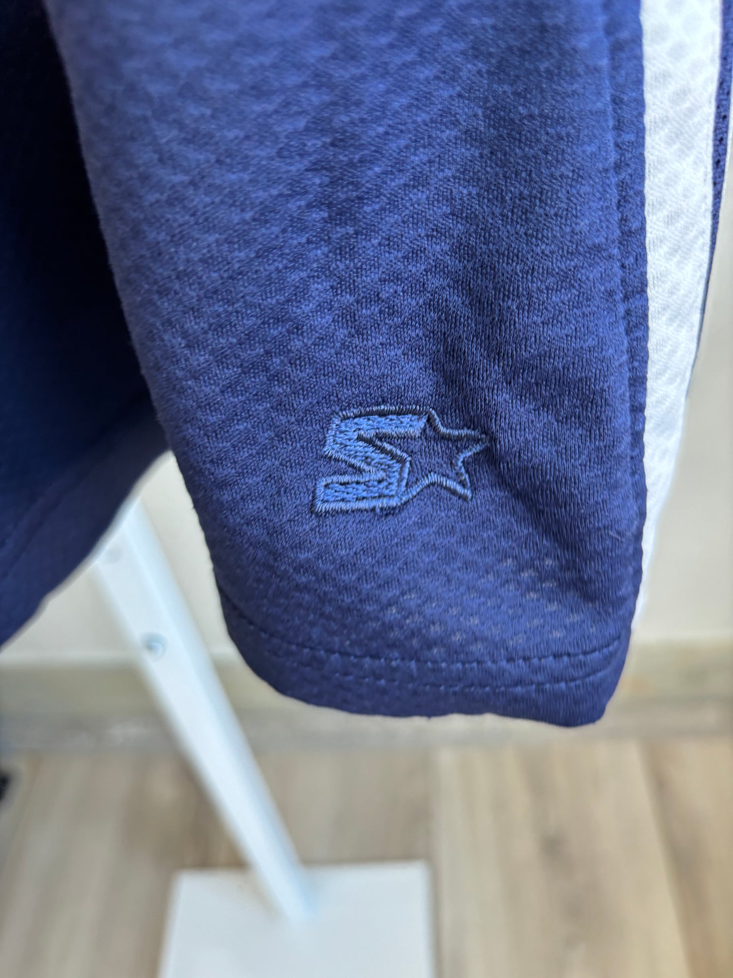 Starter men’s activewear shorts size XL with side stripe detail