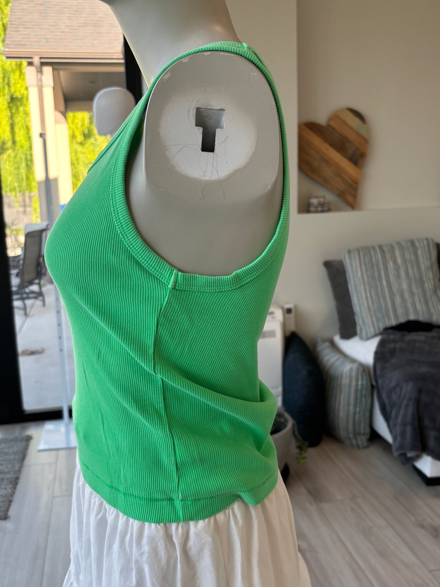 Universal Thread bright green sleeveless top size medium for hiking workouts and errands