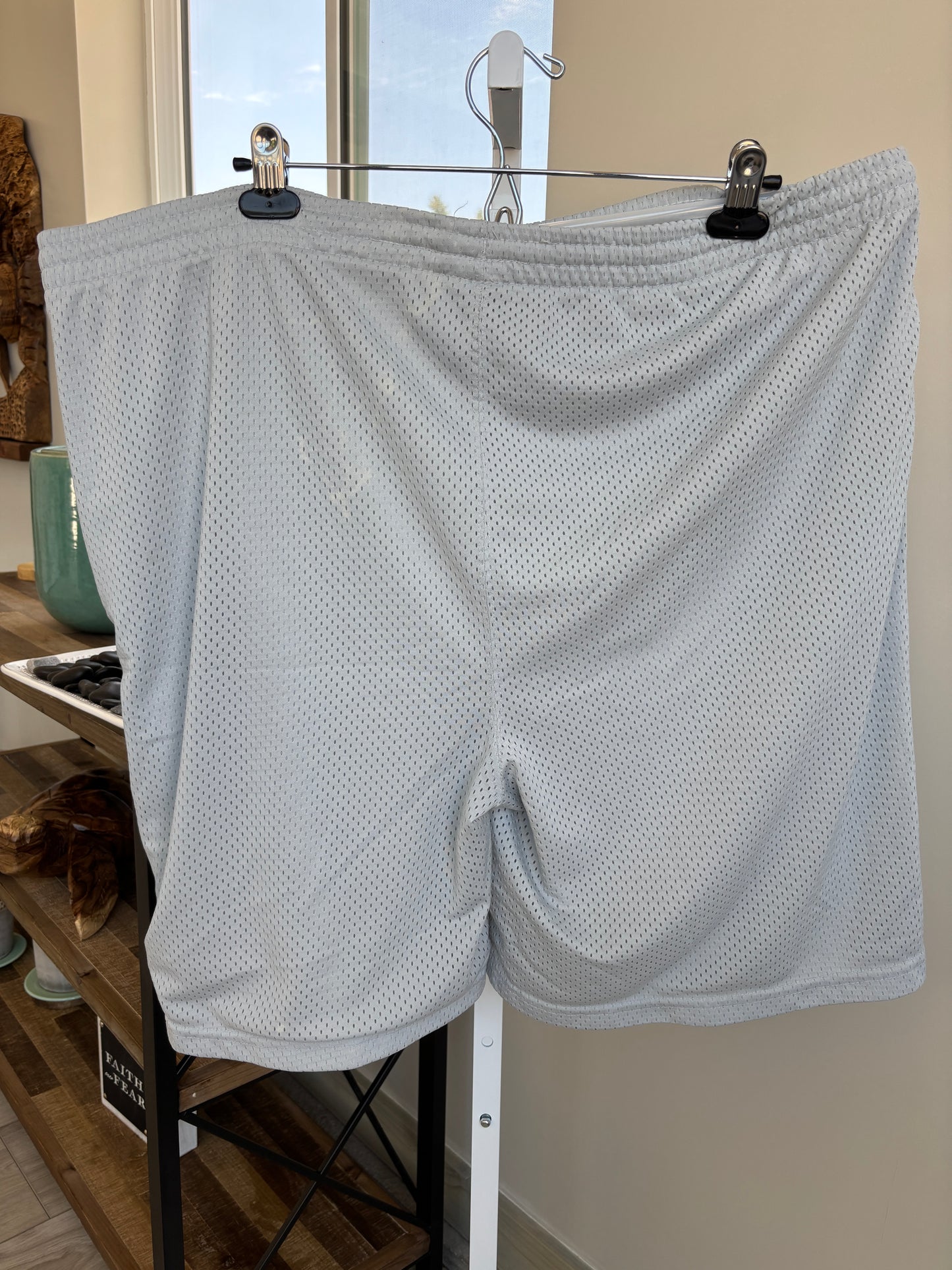 Men’s University of Utah game day shorts size XL