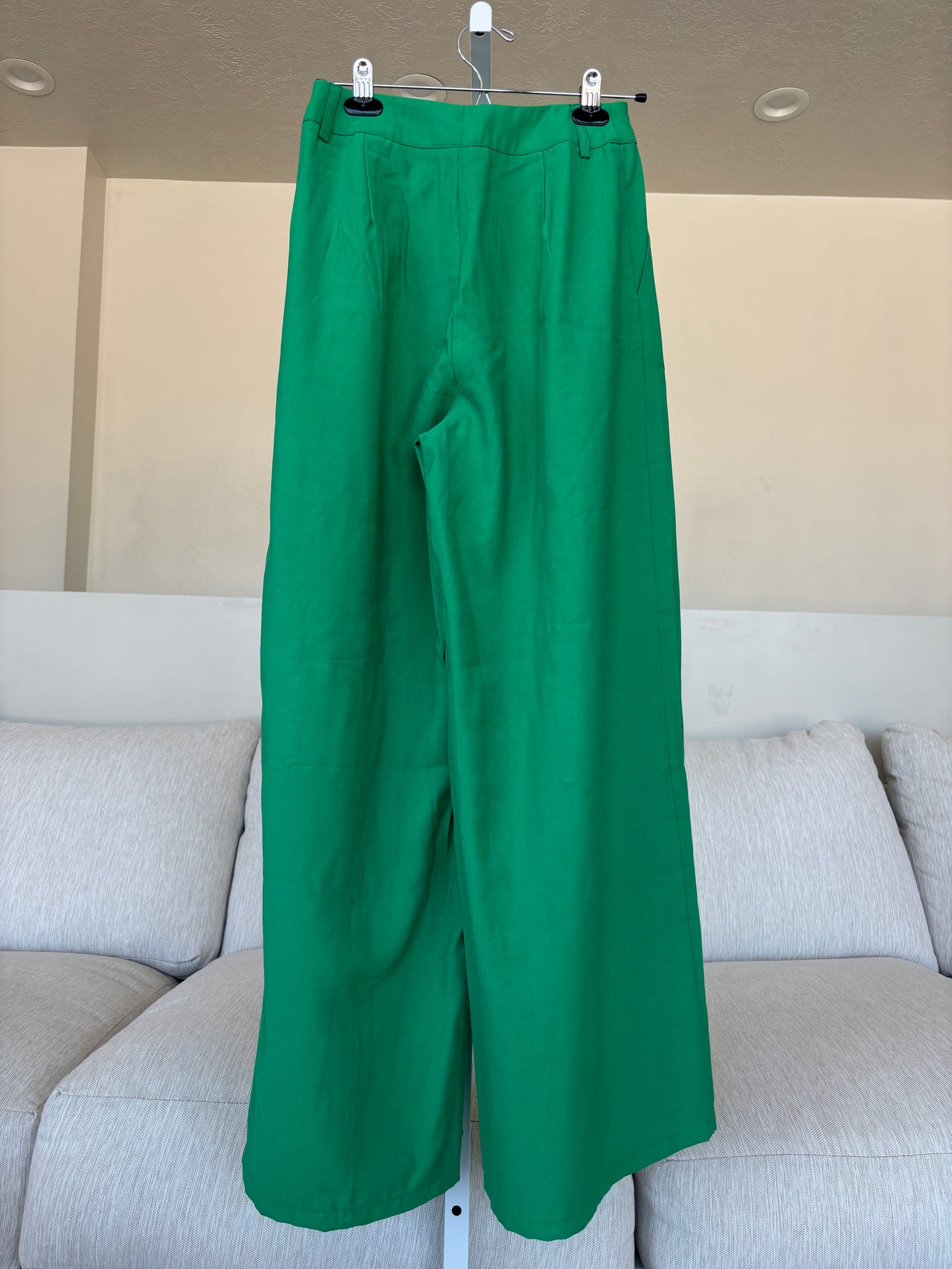 Emerald green VICI full length wide leg pants with front pleats size XS