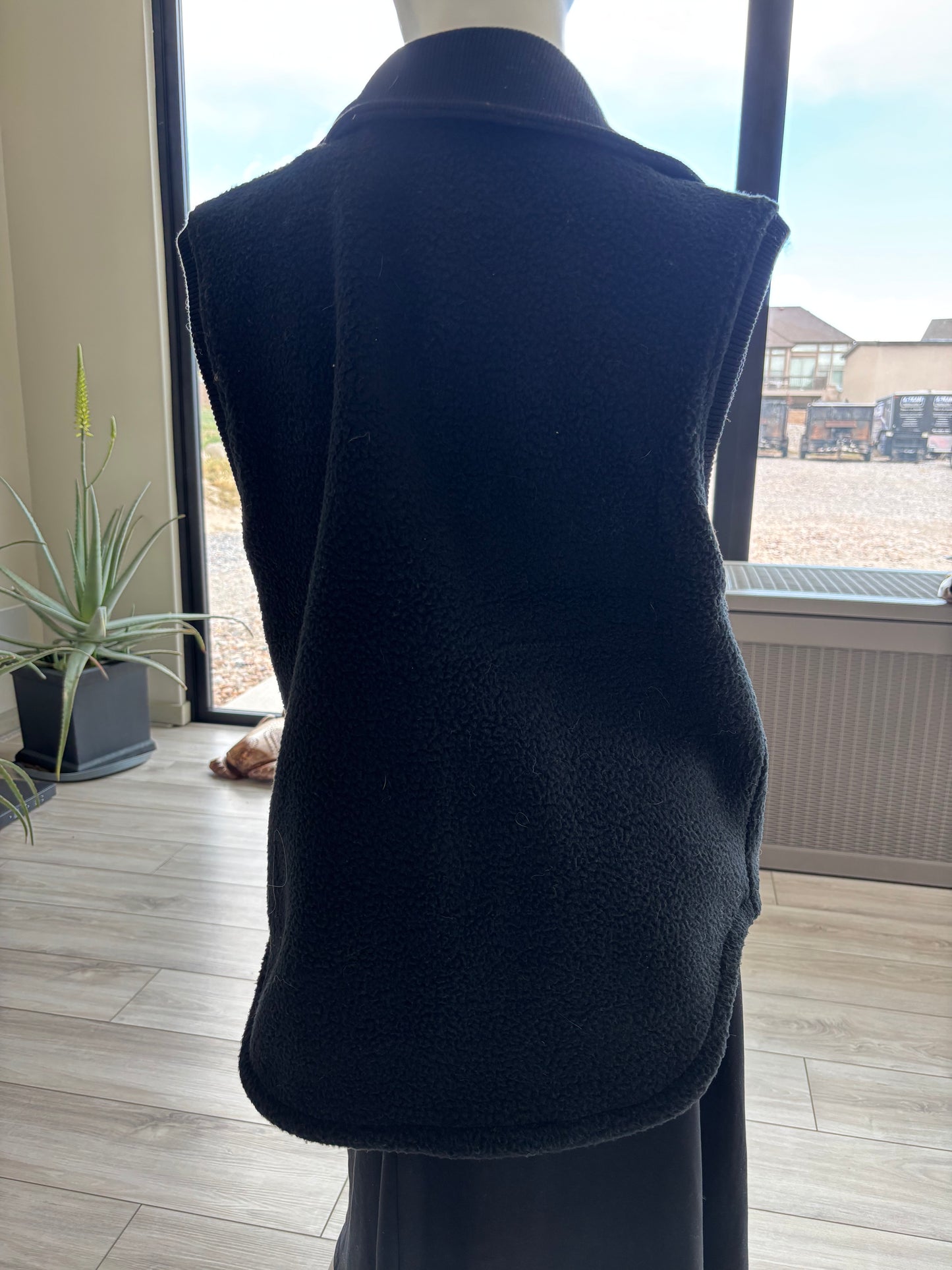 Varley - Long back, shorter front, fairly wide collar, curved hem, black, XS