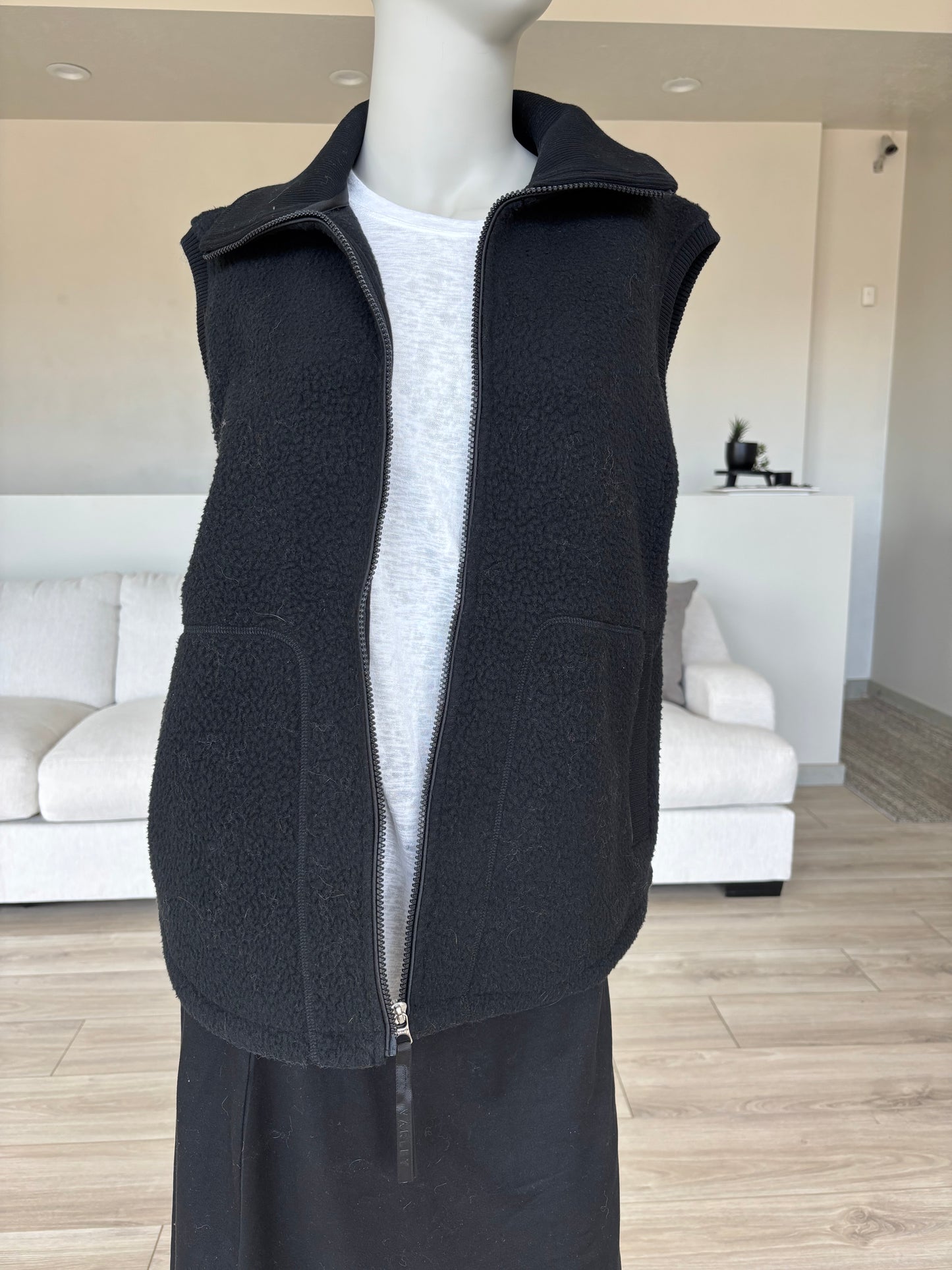 Varley Sherpa Black Vest, soft NWT, made with Borg fleece, No sleeves and great for layering.