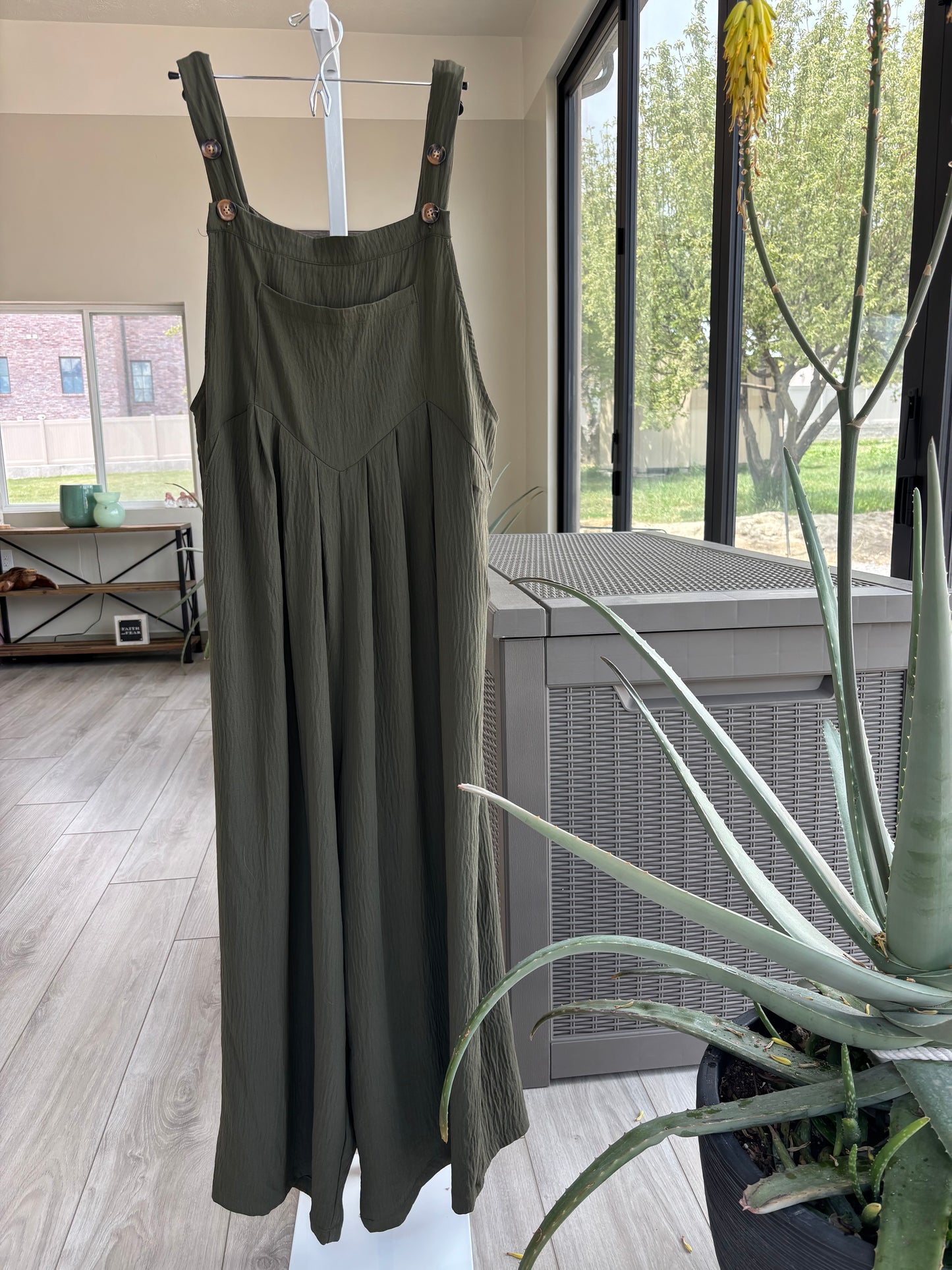 Dokotoo an amazon brand Green and XL, pre-loved waiting for you.