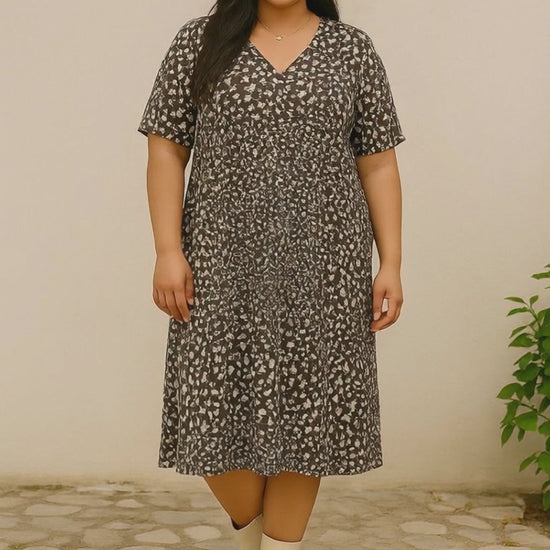 midi summer Dress - Green/off white - Size XL feminen and beautiful front view