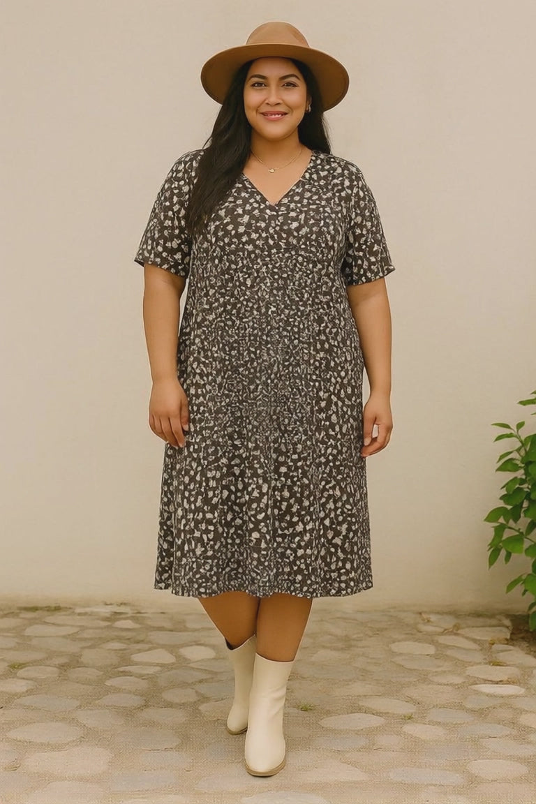 midi summer Dress - Green/off white - Size XL feminen and beautiful front view